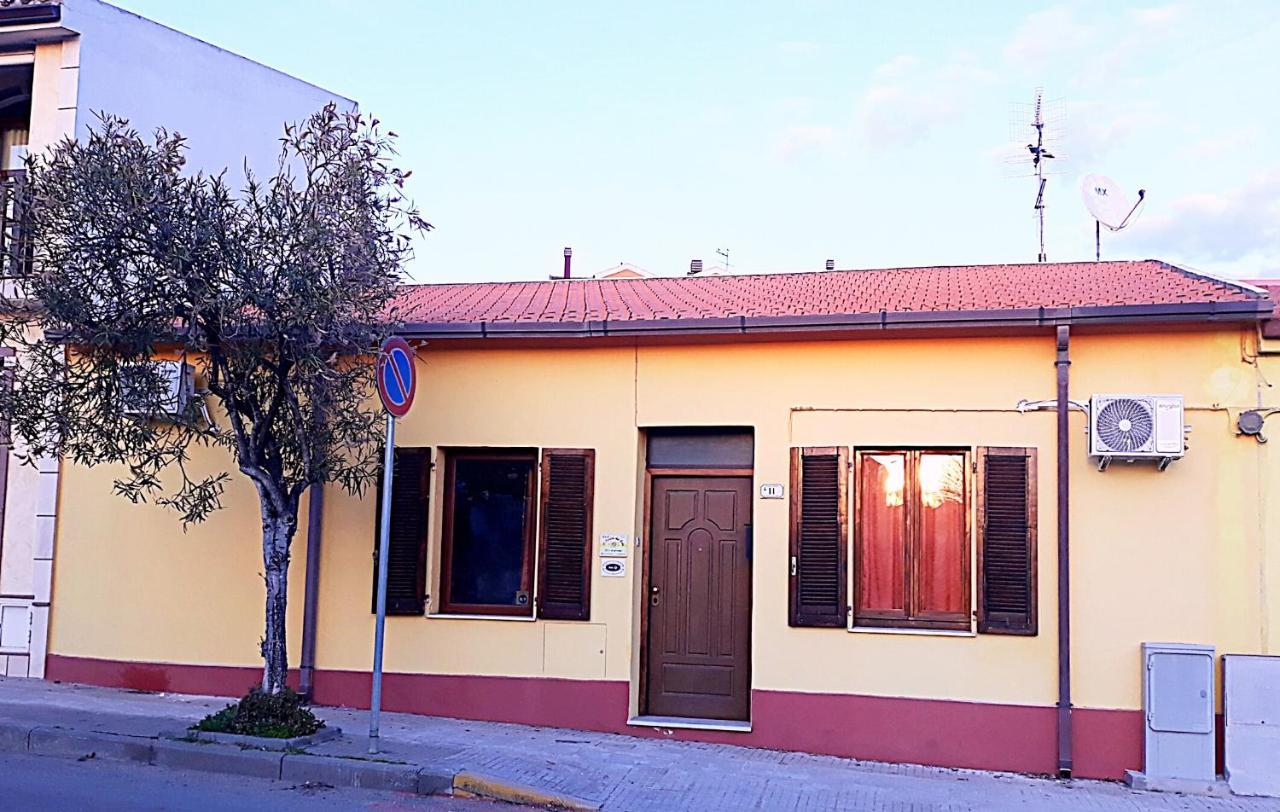 B&B Il Cortile Del Sole Olmedo Eksteriør billede